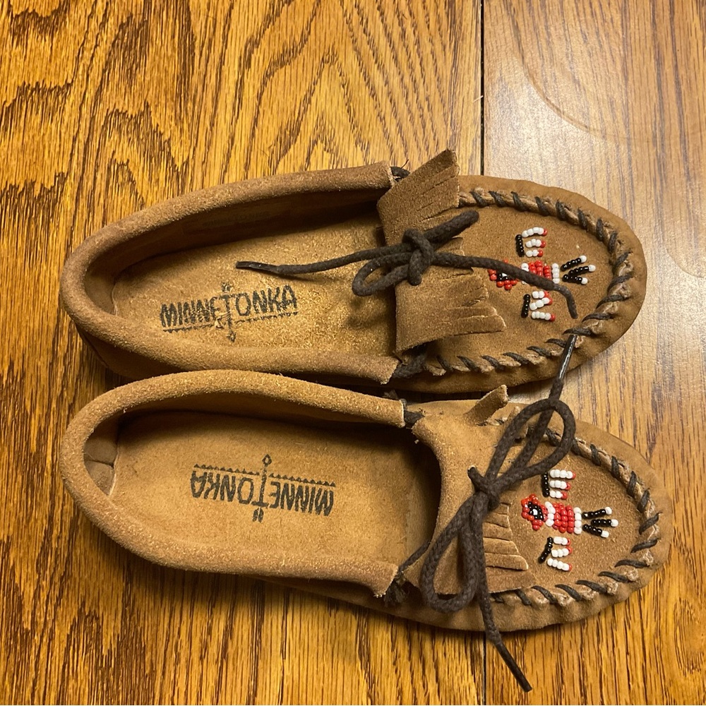 New Minnetonka Child’s size 1 Thunderbird moccasins.